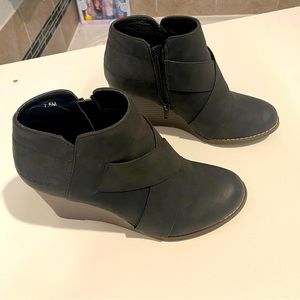 Maurice’s bootie wedge